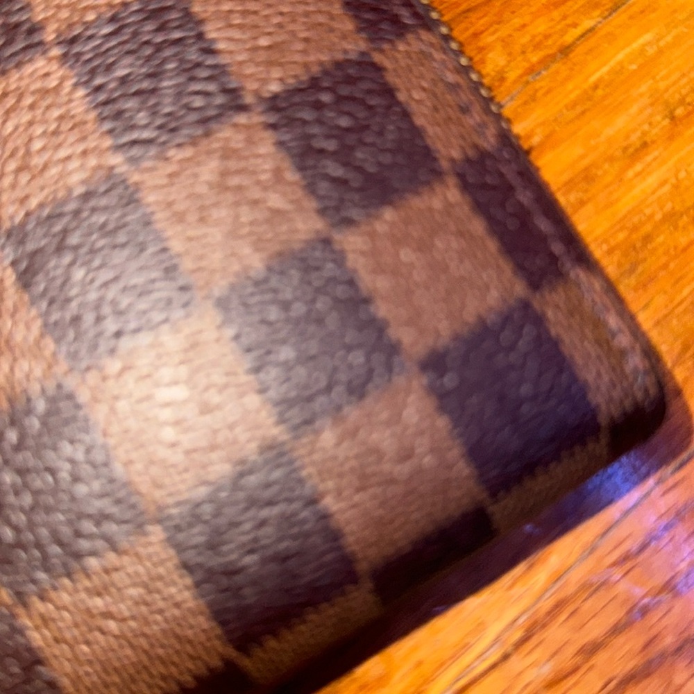 Long zippered wallet